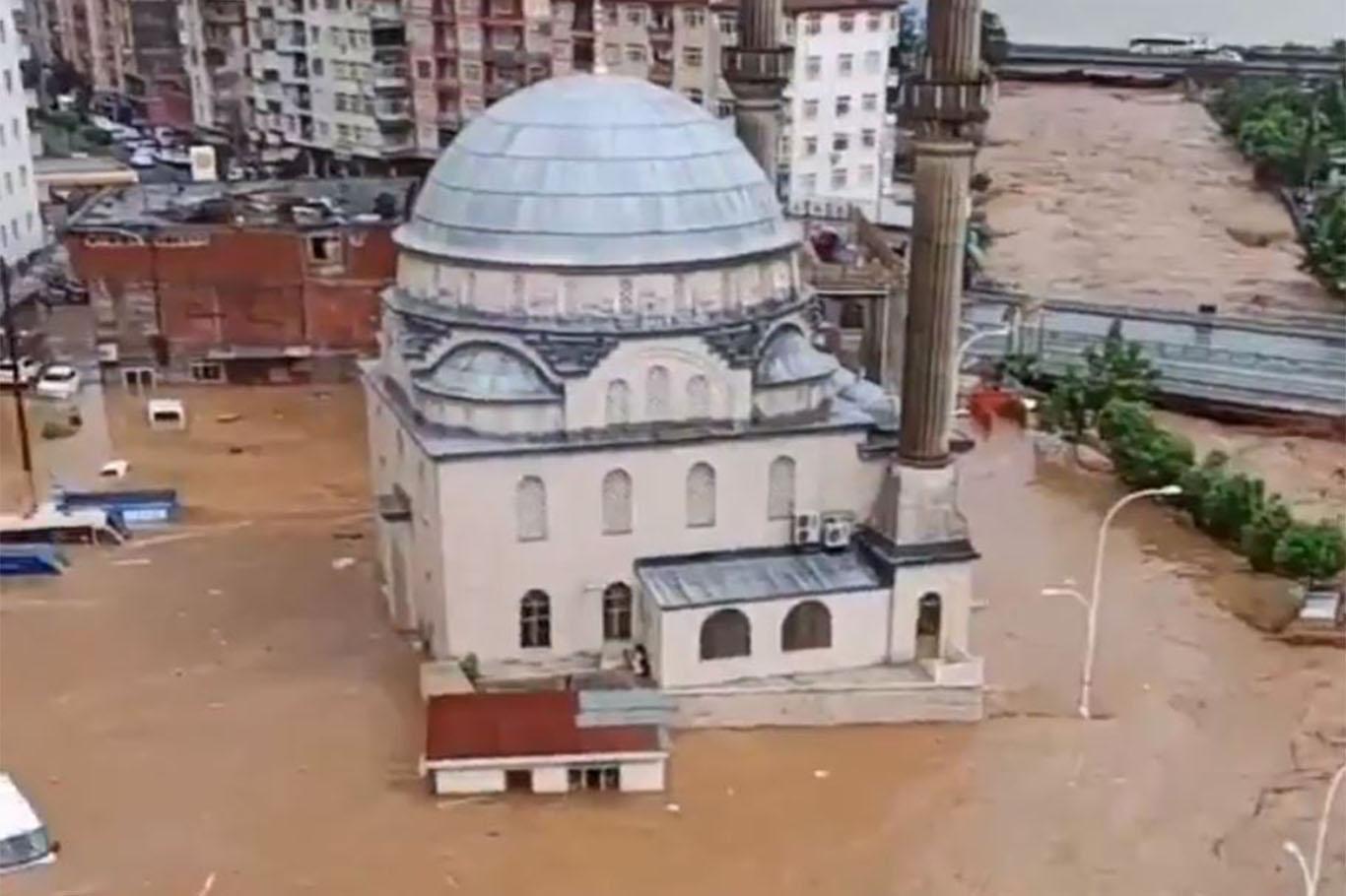 Flash floods hit Turkey’s Black Sea region: 2 dead
